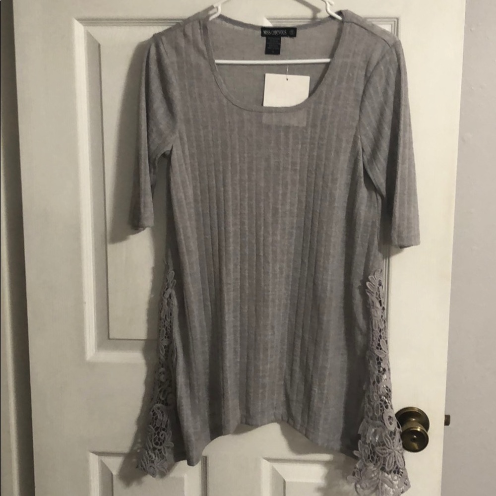 Long 3/4 sleeve shirt with lace detail